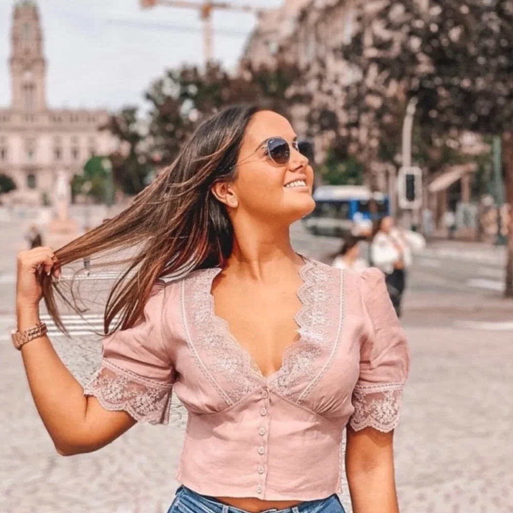 CONTRAST LACE V-NECK PUFF SLEEVES BLOUSE